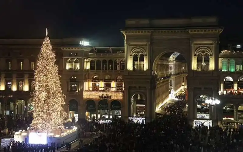 decorazioni natalizie a milano 