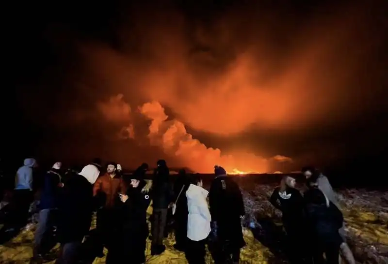 eruzione vulcano fagradalsfjall nella penisola di reykjanek, islanda   12