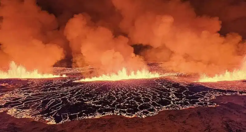 eruzione vulcano fagradalsfjall nella penisola di reykjanek, islanda   19