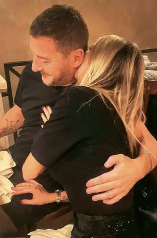 francesco totti a cena con noemi bocchi   foto di chi   2