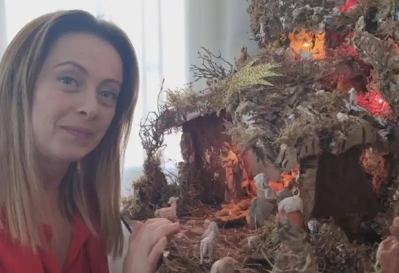 giorgia meloni e il presepe 4