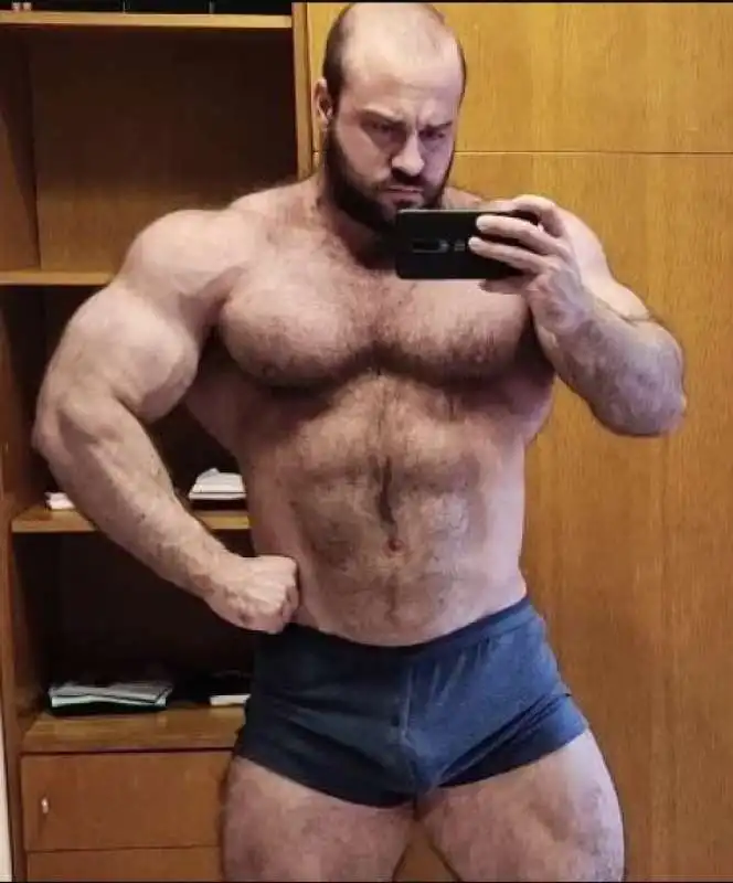 IL BODYBUILDER SPAGNOLO  ALFREDO MARTIN