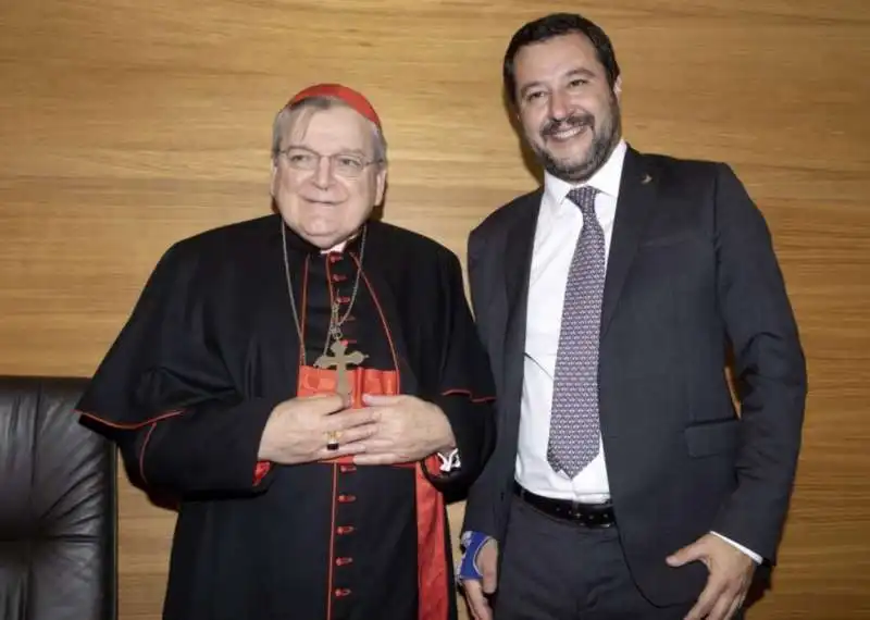  Il cardinale Burke con Matteo Salvini 