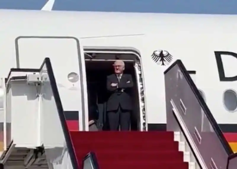 il presidente tedesco Frank-Walter Steinmeier  all aeroporto di doha 