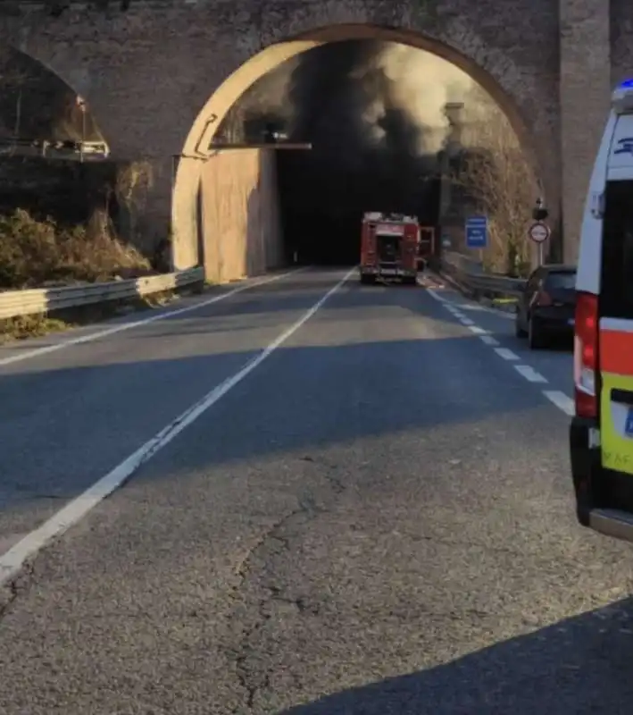 incidente tra un bus e ambulanza a urbino   2