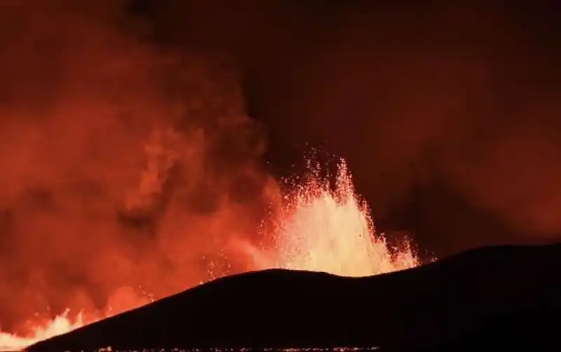 islanda   eruzione vulcano nella penisola di reykjanes   4