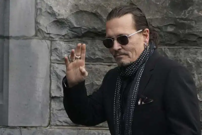 johnny depp ai funerali di shane mAcgowan 