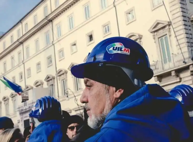 LAVORATORI EX ILVA SOTTO PALAZZO CHIGI