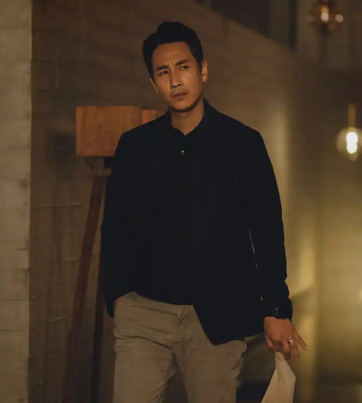 lee sun kyun in parasite 1