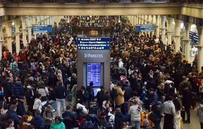 londra   caos alla stazione di st pancras per l allagamento del tunnel eurostar 2