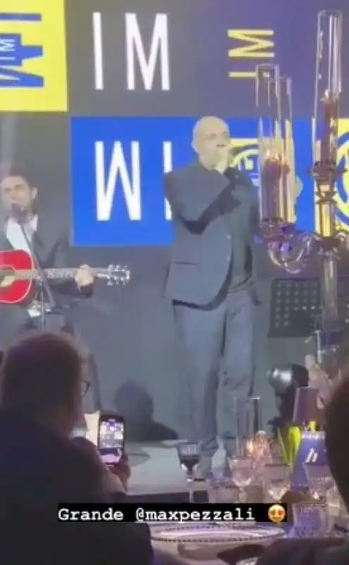 max pezzali e tananai alla cena di natale dell inter 