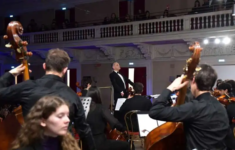 michelangelo galeati dirige l orchestra sinfonica del conservatorio di santa cecilia  foto di bacco