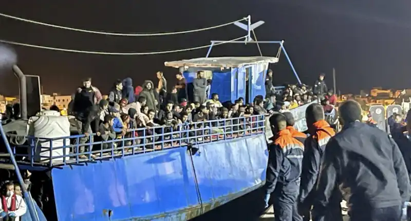 MIGRANTI SBARCATI A LAMPEDUSA A NATALE