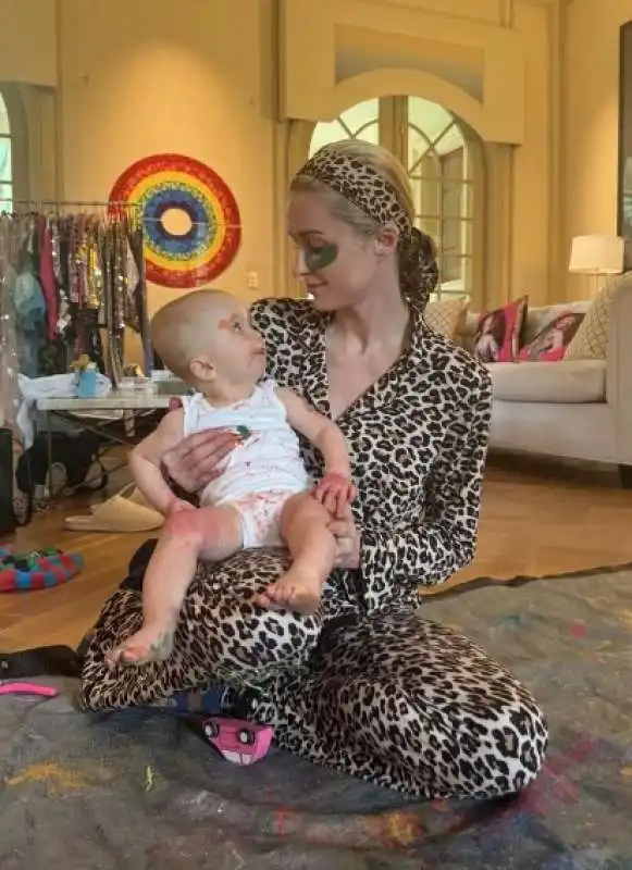 paris hilton e il figlio phoenix 3