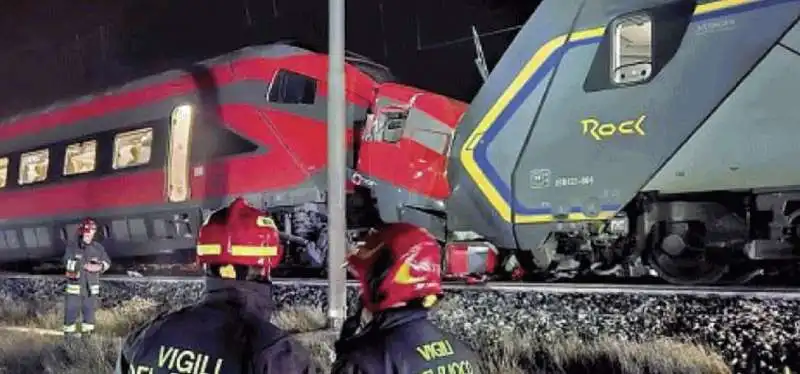 scontro tra un intercity e un frecciarossa a faenza   1