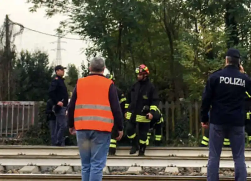 SUICIDIO SOTTO A UN TRENO