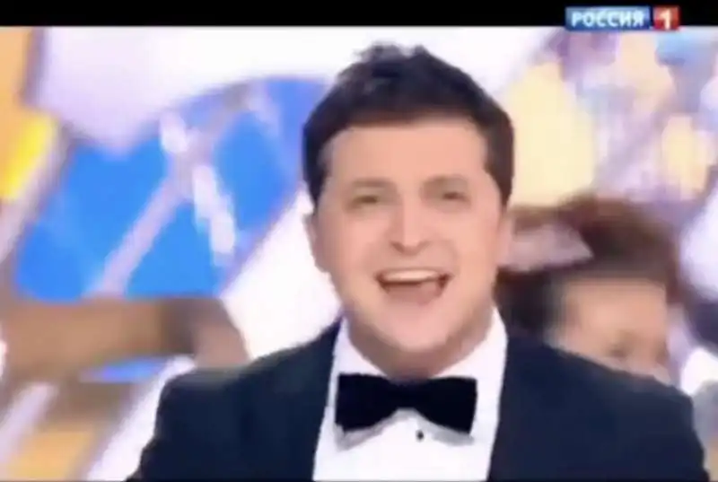 volodymyr zelensky balla sulla tv russa a capodanno nel 2013   4