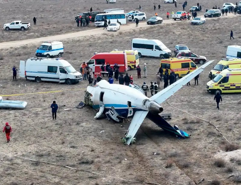 aereo Azerbaigian Airlines precipitato in Kazakistan 