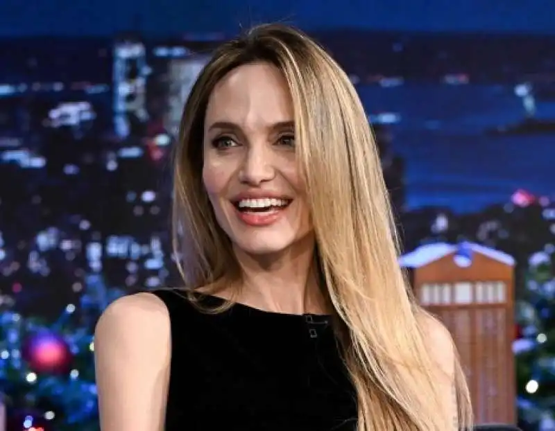 angelina jolie al al tonight show di jimmy fallon  1