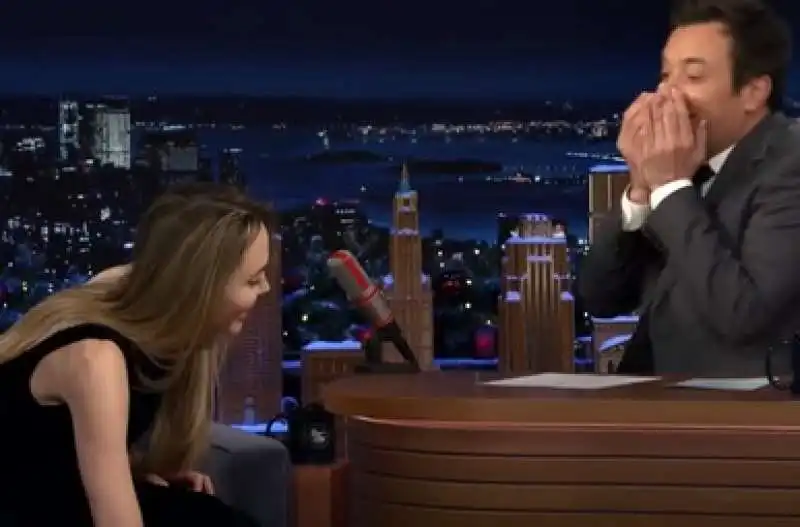 angelina jolie al al tonight show di jimmy fallon  2