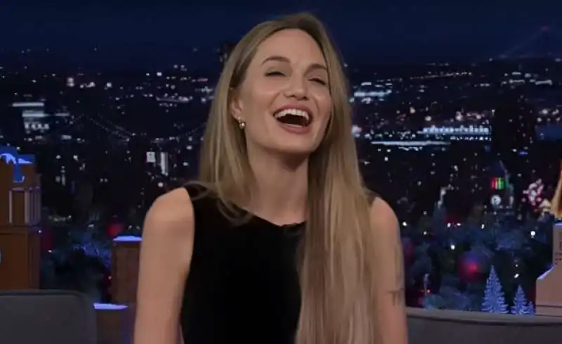 angelina jolie al al tonight show di jimmy fallon  4