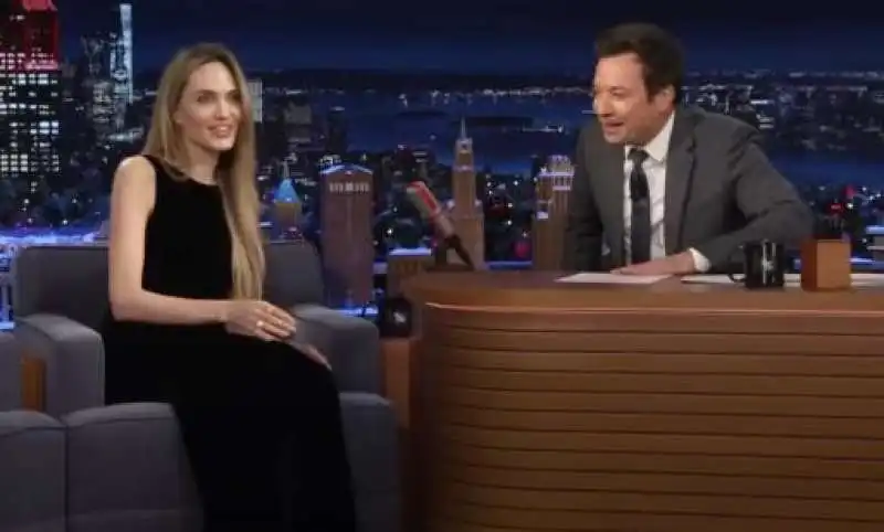 angelina jolie al al tonight show di jimmy fallon  5