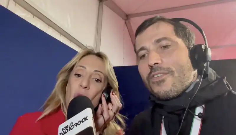 arianna meloni canta con dejan cetnikovic di radio rock   3