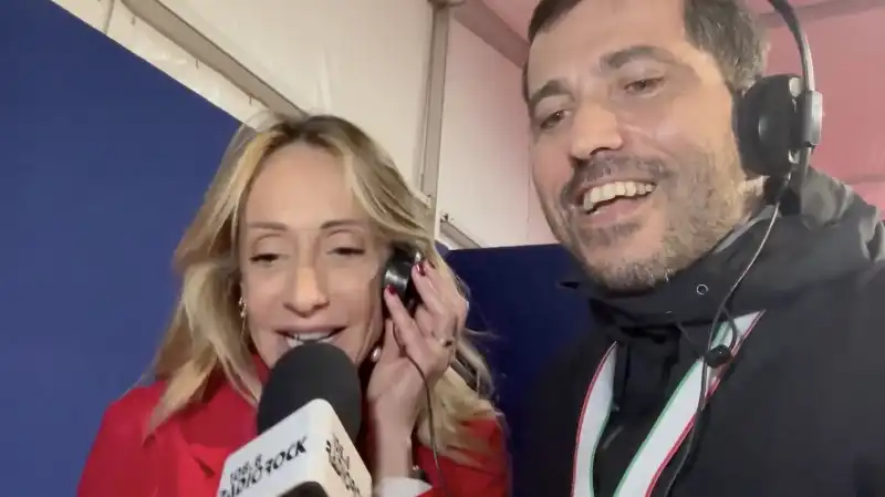 arianna meloni canta con dejan cetnikovic di radio rock   6