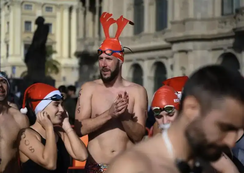 bagno di natale a barcellona   6