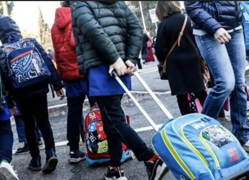 bambini - uscita di scuola