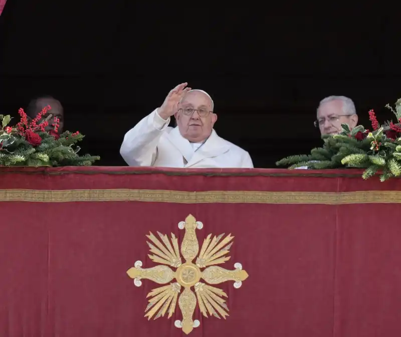 benedizione urbi et orbi di natale   papa francesco al balcone di san pietro   1  foto lapresse  