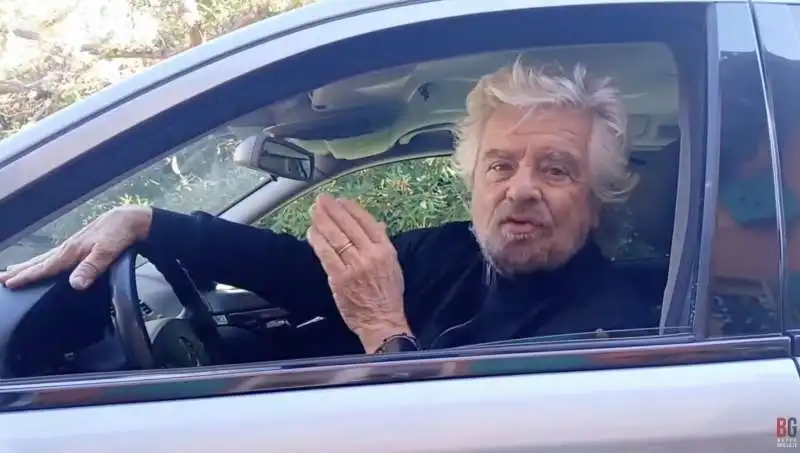 beppe grillo al volante del carro funebre   video contro giuseppe conte   3 dicembre 2024   3