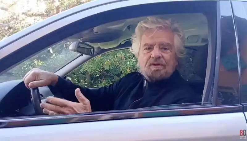 beppe grillo al volante del carro funebre   video contro giuseppe conte   3 dicembre 2024  