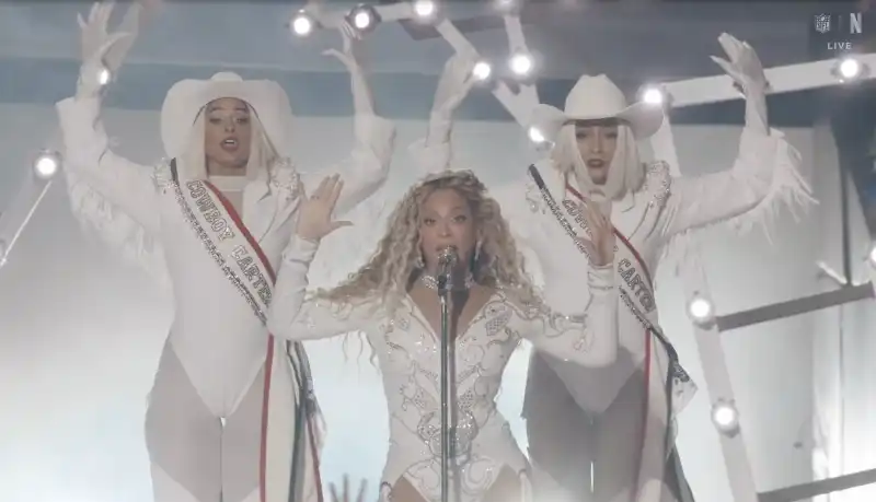 beyonce al nfl christmas gameday 14