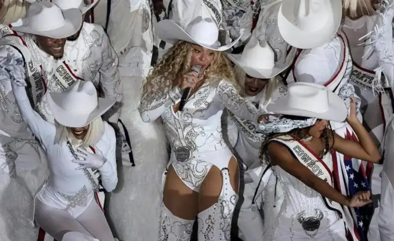 beyonce al nfl christmas gameday 30