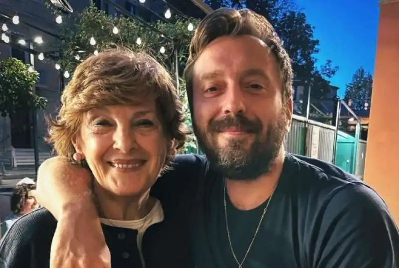 Cesare Cremonini con la madre Carla Caprara
