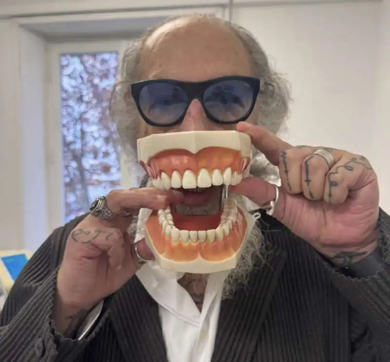 DAGO DAL DENTISTA 