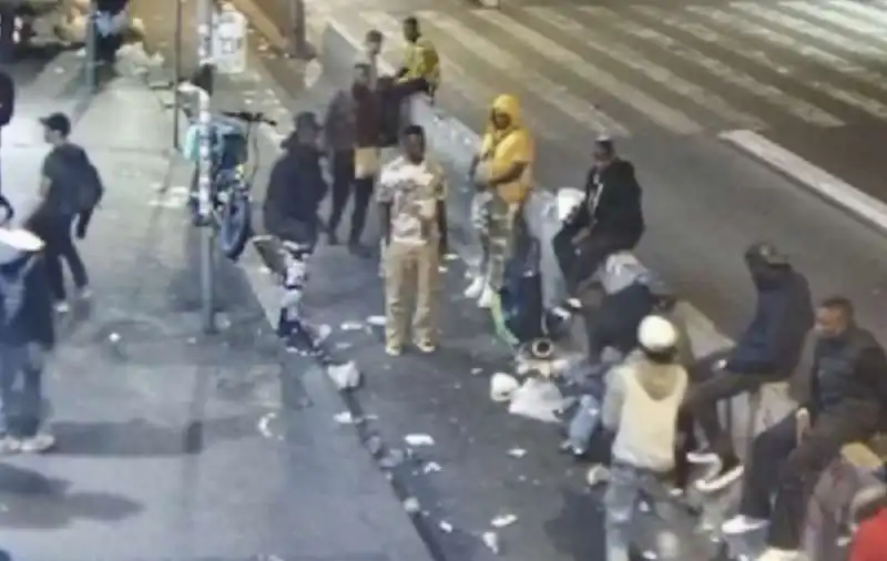 degrado alla stazione di roma termini   1