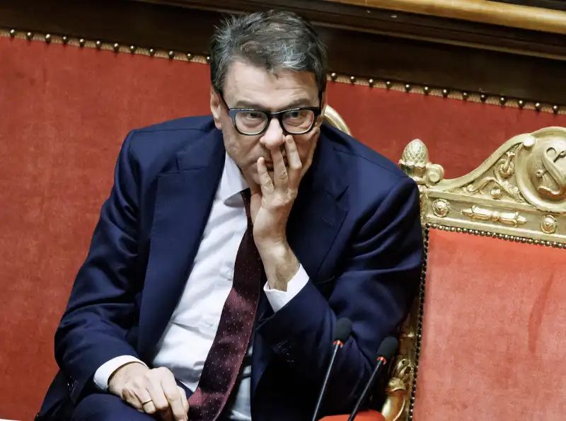 giancarlo giorgetti    voto di fiducia sulla manovra 2024    foto lapresse