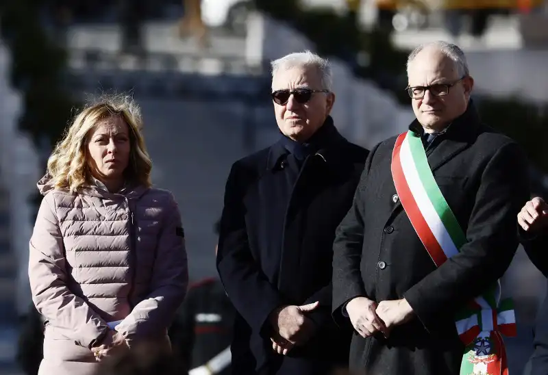      giorgia meloni   alfredo mantovano   roberto gualtieri   inaugurazione piazza pia roma  foto lapresse  