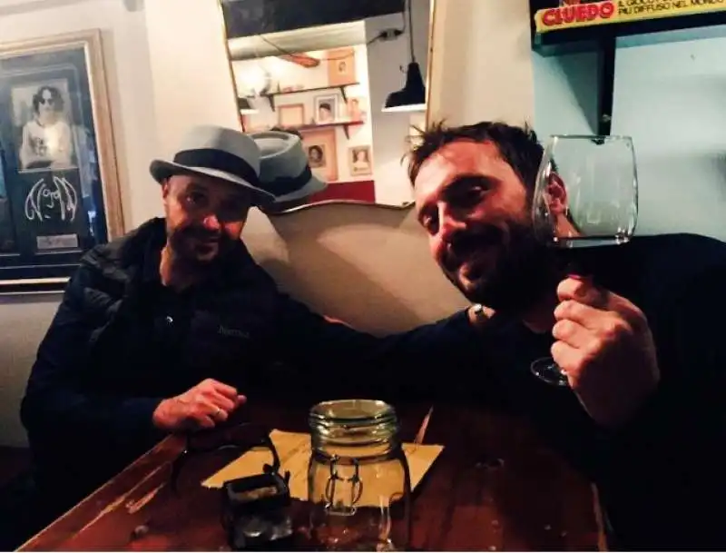 joe bastianich e cesare cremonini - osteria la tigre a bologna