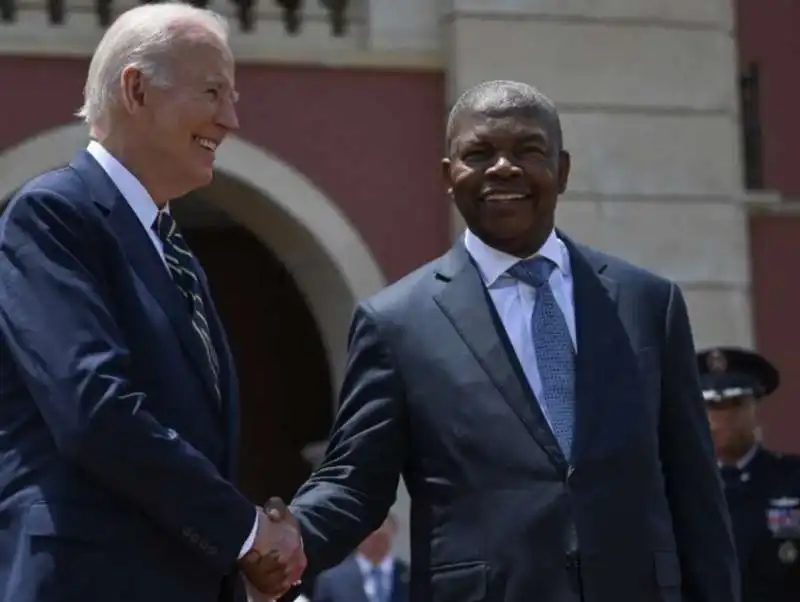 Joe Biden con Joao Lourenco, presidente dell angola

