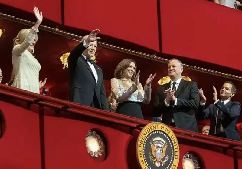 JOE E JILL BIDEN IGNORANO KAMALA HARRIS AL KENNEDY  CENTER HONORS 