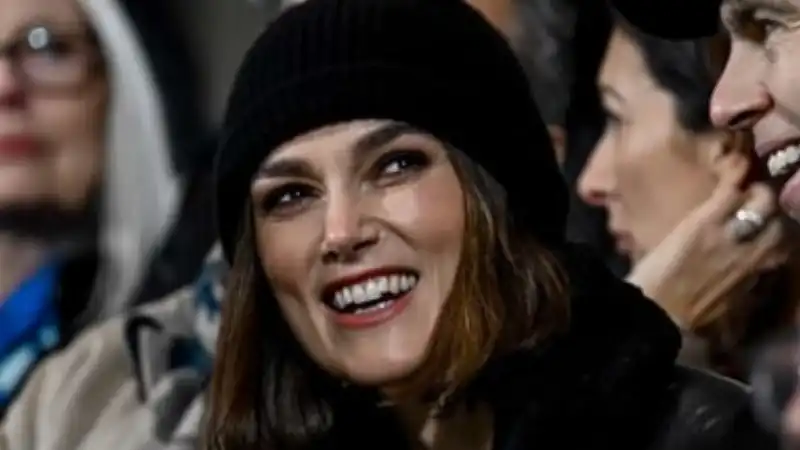 keira knightley allo stadio sinigaglia di como