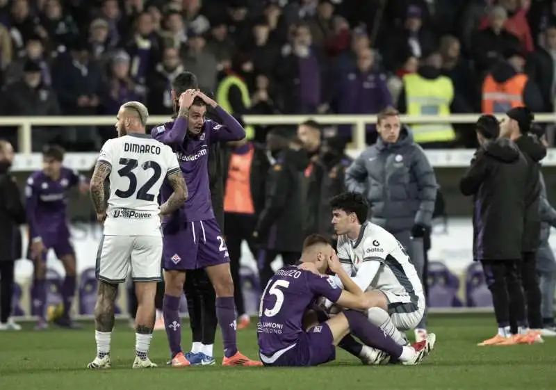 malore in campo per edoardo bove durante fiorentina  inter   foto lapresse2