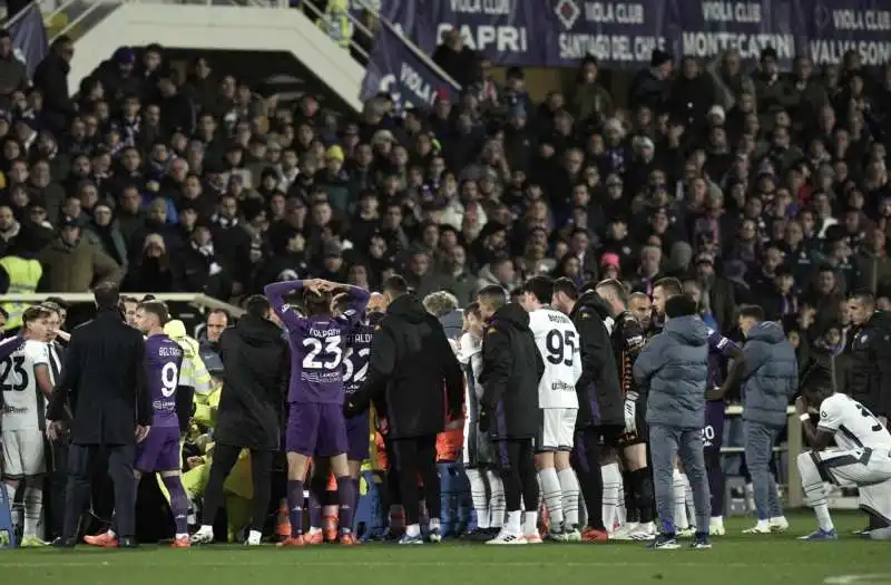 malore in campo per edoardo bove durante fiorentina  inter   foto lapresse4