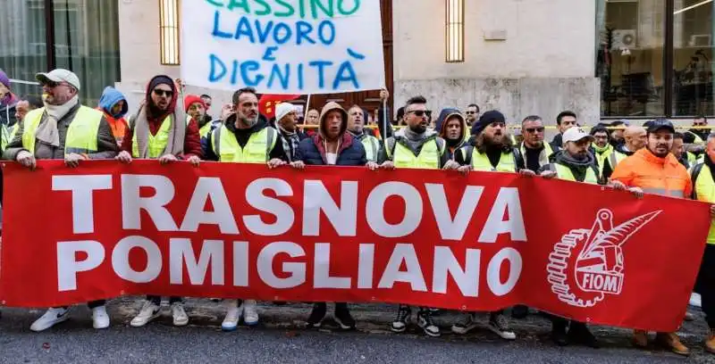 MANIFESTAZIONE DEI LAVORATORI TRASNOVA 