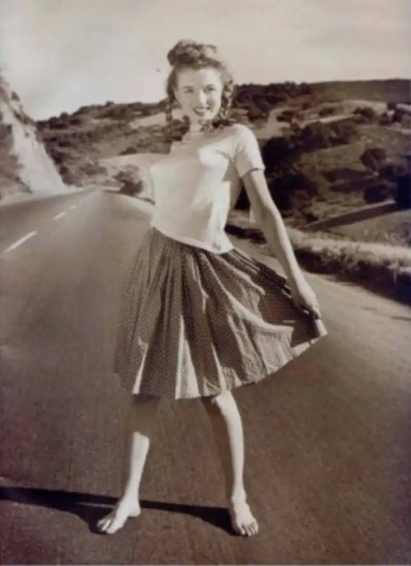 marilyn monroe 1943