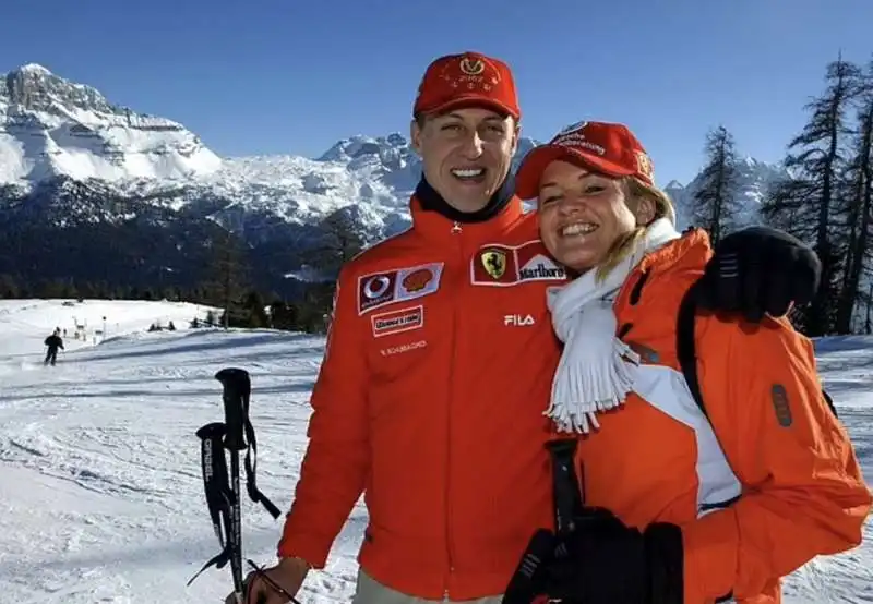 michael schumacher e la moglie corinna tra le nevi