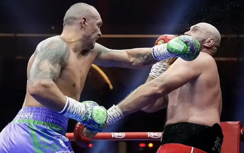 OLEKSANDR USYK TYSON FURY 2